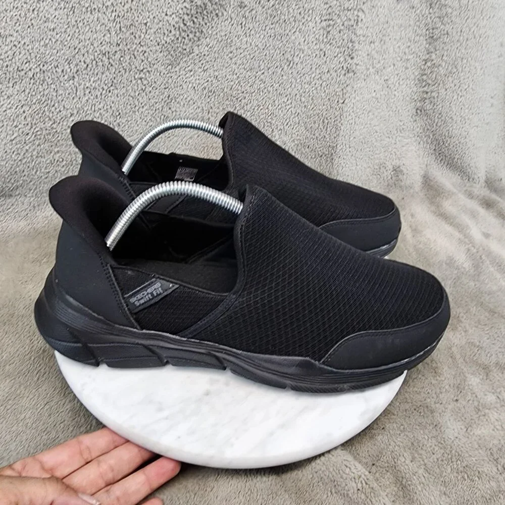 Skechers Shoes Womens Size 9 Black Slip On Sneakers *GUC*